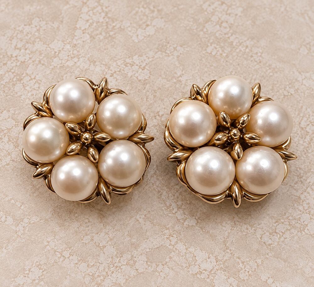 Vintage Coro clip on pearl cluster earrings